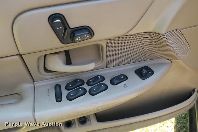 image for item DE3720 2001 Ford Crown Victoria LX