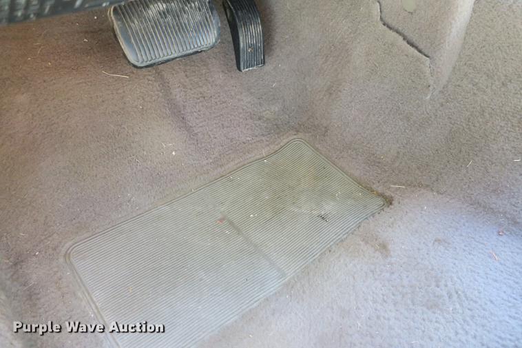 image for item DE3720 2001 Ford Crown Victoria LX