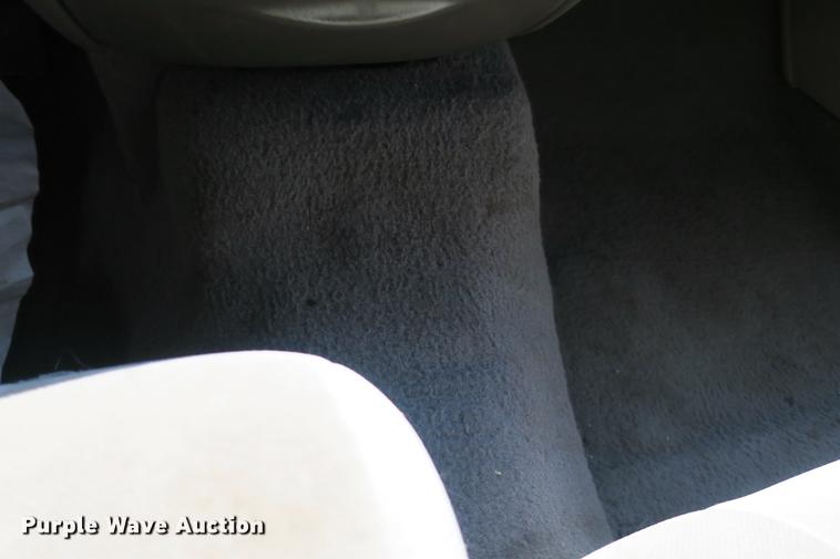 image for item DE3720 2001 Ford Crown Victoria LX