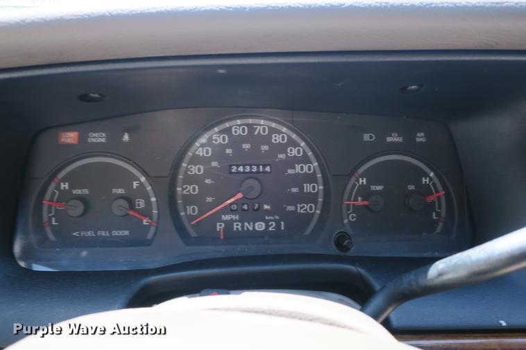image for item DE3720 2001 Ford Crown Victoria LX
