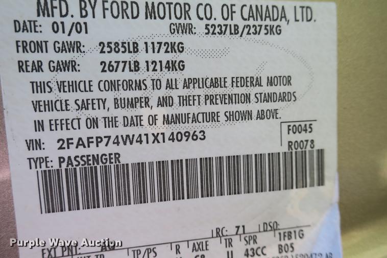 image for item DE3720 2001 Ford Crown Victoria LX