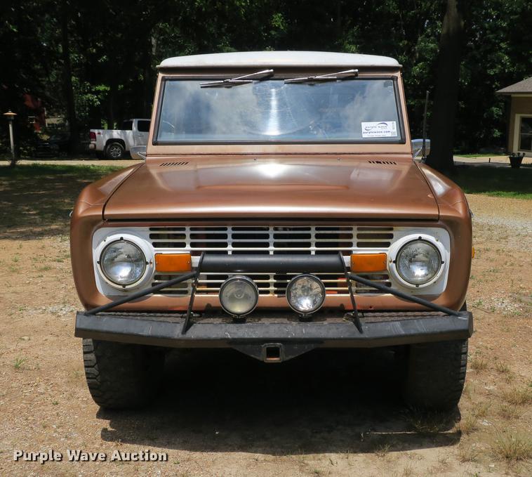 image for item DE3726 1973 Ford Bronco SUV