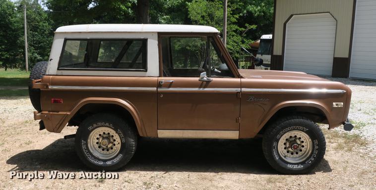 image for item DE3726 1973 Ford Bronco SUV