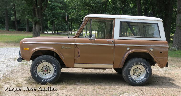 image for item DE3726 1973 Ford Bronco SUV