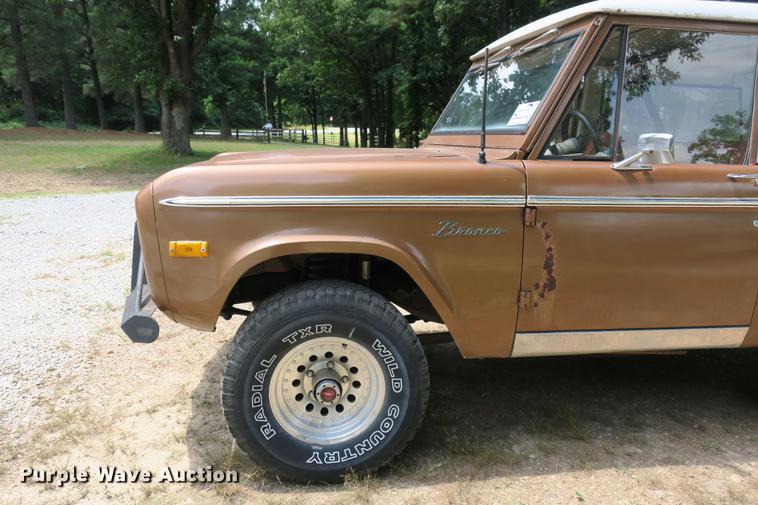 image for item DE3726 1973 Ford Bronco SUV