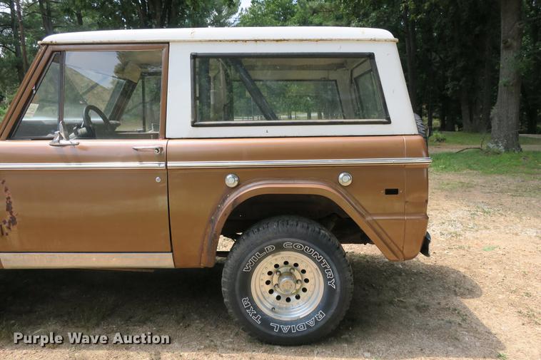 image for item DE3726 1973 Ford Bronco SUV