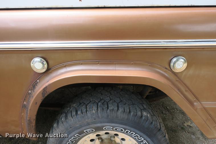 image for item DE3726 1973 Ford Bronco SUV