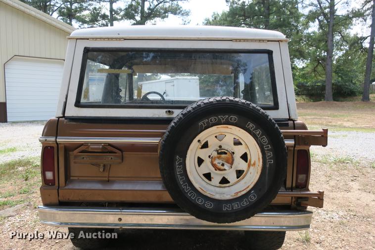 image for item DE3726 1973 Ford Bronco SUV