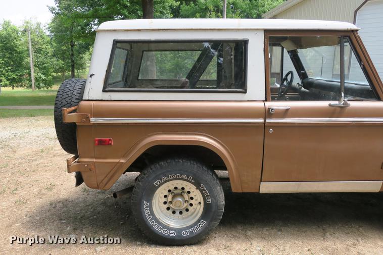 image for item DE3726 1973 Ford Bronco SUV