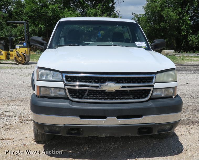 image for item DE3749 2006 Chevrolet Silverado 2500HD pickup truck