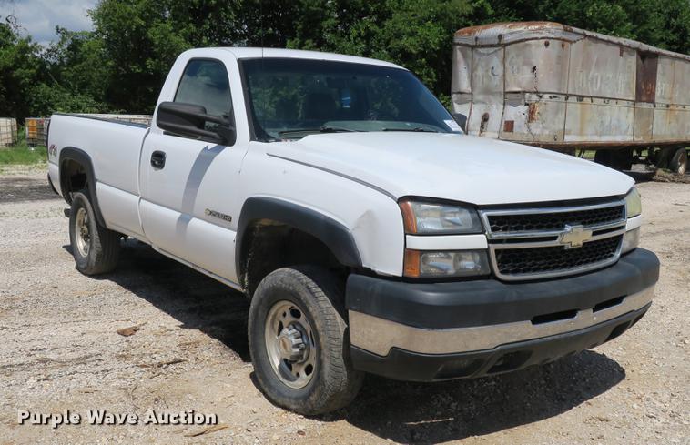 image for item DE3749 2006 Chevrolet Silverado 2500HD pickup truck