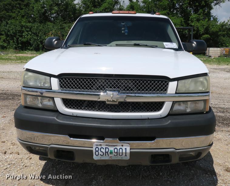 image for item DE3752 2004 Chevrolet Silverado 2500HD LS Ext. Cab pickup truck