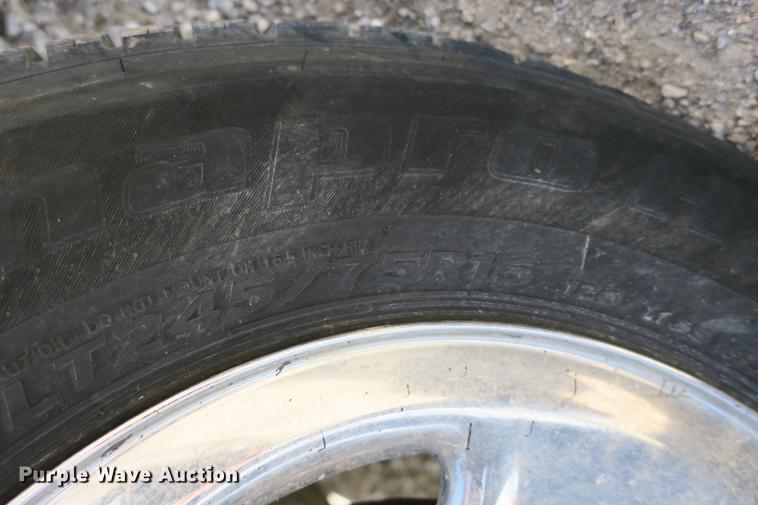 image for item DE3752 2004 Chevrolet Silverado 2500HD LS Ext. Cab pickup truck