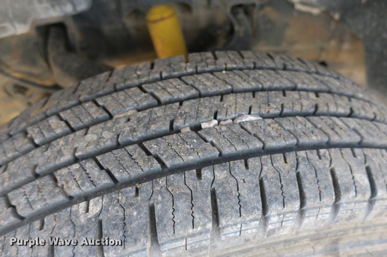 image for item DE3752 2004 Chevrolet Silverado 2500HD LS Ext. Cab pickup truck