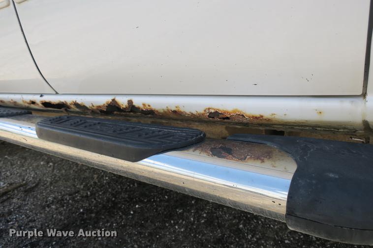 image for item DE3752 2004 Chevrolet Silverado 2500HD LS Ext. Cab pickup truck