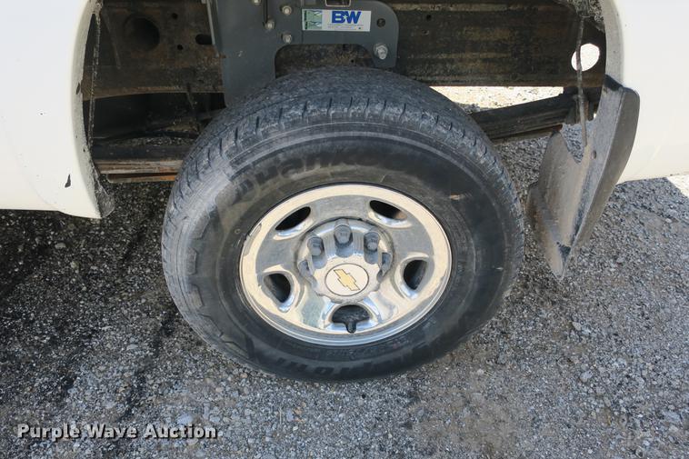 image for item DE3752 2004 Chevrolet Silverado 2500HD LS Ext. Cab pickup truck