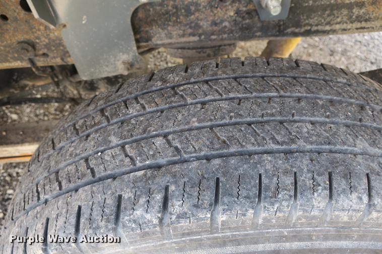 image for item DE3752 2004 Chevrolet Silverado 2500HD LS Ext. Cab pickup truck