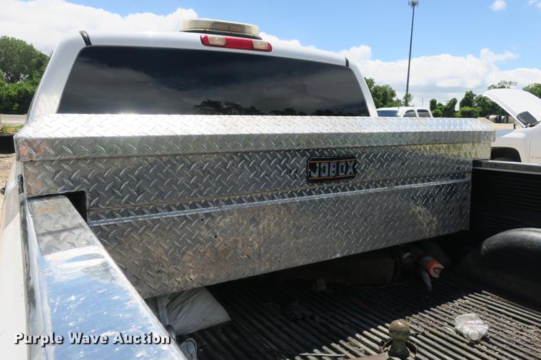 image for item DE3752 2004 Chevrolet Silverado 2500HD LS Ext. Cab pickup truck