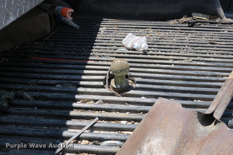 image for item DE3752 2004 Chevrolet Silverado 2500HD LS Ext. Cab pickup truck