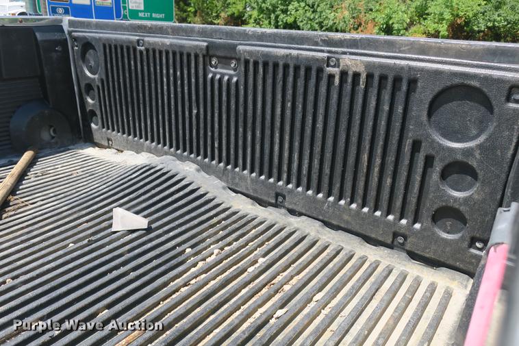 image for item DE3752 2004 Chevrolet Silverado 2500HD LS Ext. Cab pickup truck