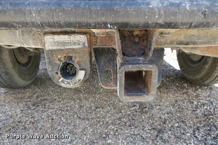 image for item DE3752 2004 Chevrolet Silverado 2500HD LS Ext. Cab pickup truck