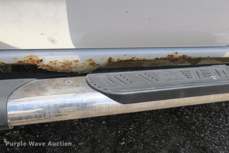 image for item DE3752 2004 Chevrolet Silverado 2500HD LS Ext. Cab pickup truck