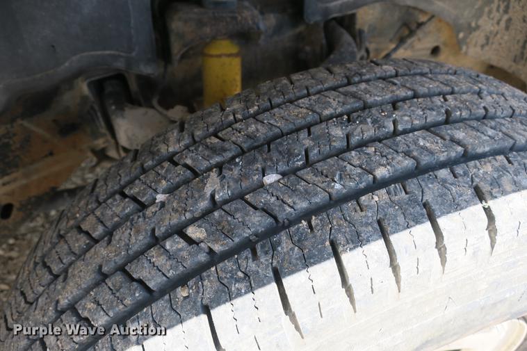 image for item DE3752 2004 Chevrolet Silverado 2500HD LS Ext. Cab pickup truck