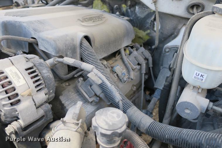 image for item DE3752 2004 Chevrolet Silverado 2500HD LS Ext. Cab pickup truck