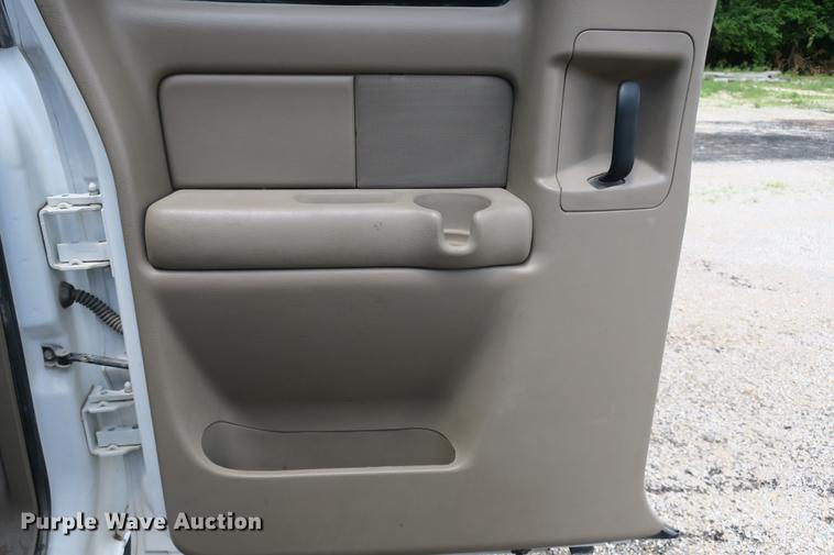 image for item DE3752 2004 Chevrolet Silverado 2500HD LS Ext. Cab pickup truck