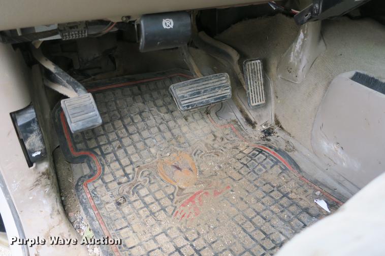 image for item DE3752 2004 Chevrolet Silverado 2500HD LS Ext. Cab pickup truck