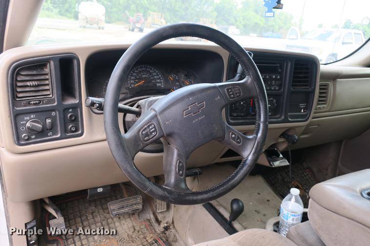 image for item DE3752 2004 Chevrolet Silverado 2500HD LS Ext. Cab pickup truck