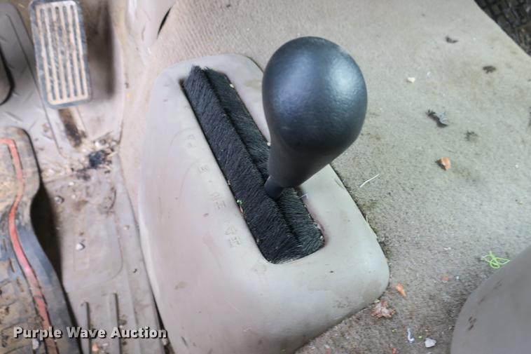 image for item DE3752 2004 Chevrolet Silverado 2500HD LS Ext. Cab pickup truck