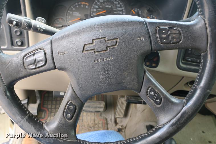 image for item DE3752 2004 Chevrolet Silverado 2500HD LS Ext. Cab pickup truck