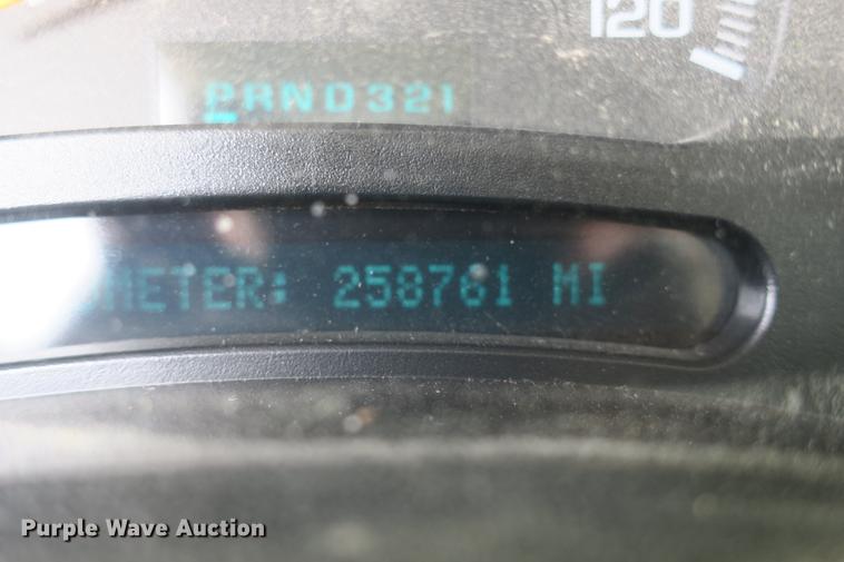 image for item DE3752 2004 Chevrolet Silverado 2500HD LS Ext. Cab pickup truck