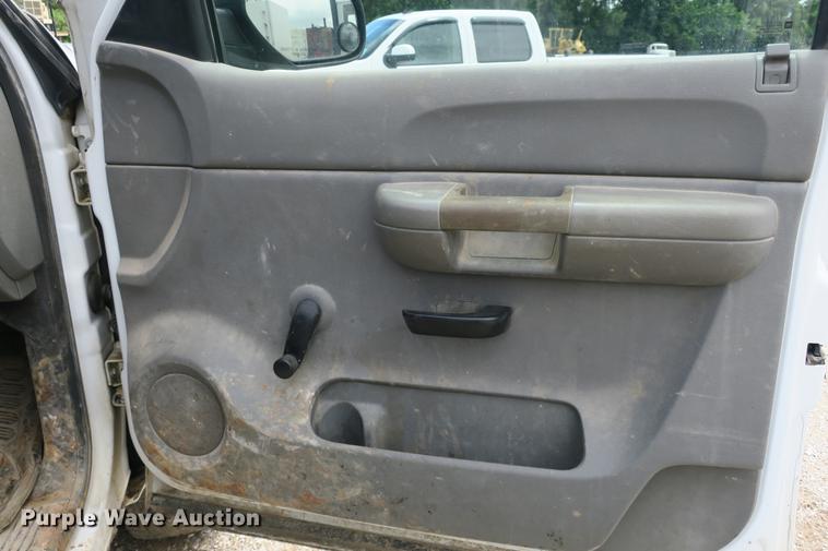 image for item DE3754 2008 Chevrolet Sliverado 2500HD pickup truck