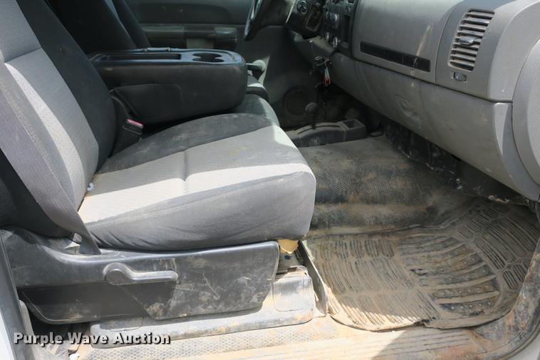 image for item DE3754 2008 Chevrolet Sliverado 2500HD pickup truck