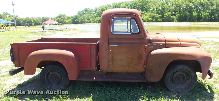 image for item DE7184 1952 International pickup truck