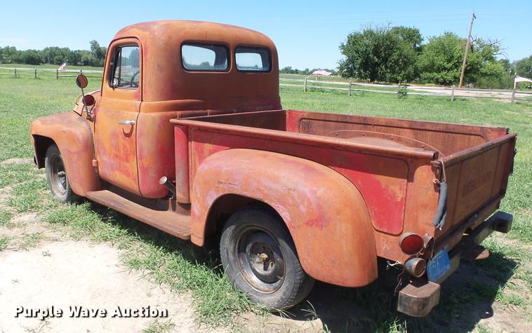 image for item DE7184 1952 International pickup truck