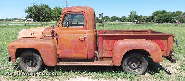 image for item DE7184 1952 International pickup truck