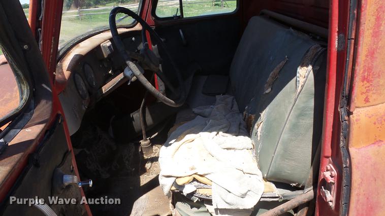 image for item DE7184 1952 International pickup truck