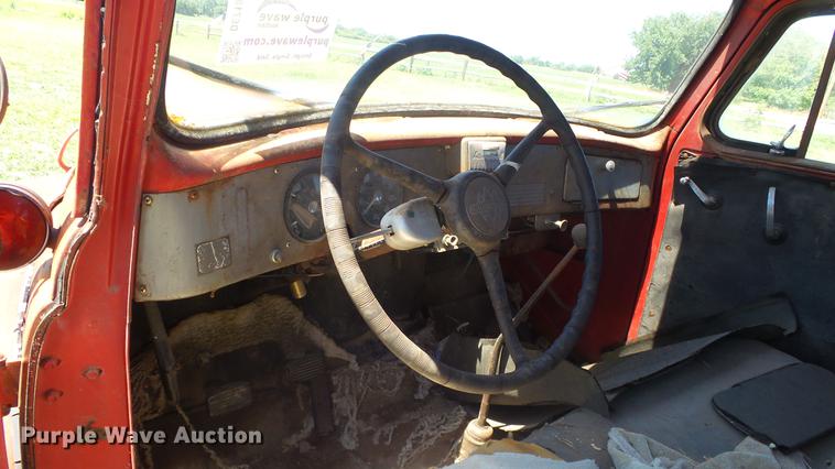 image for item DE7184 1952 International pickup truck