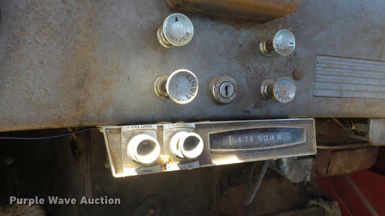 image for item DE7184 1952 International pickup truck