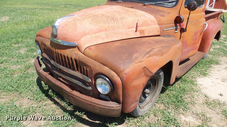 image for item DE7184 1952 International pickup truck