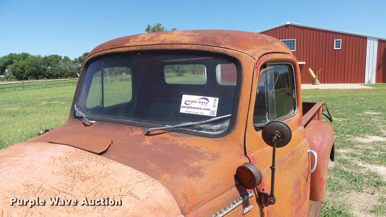 image for item DE7184 1952 International pickup truck