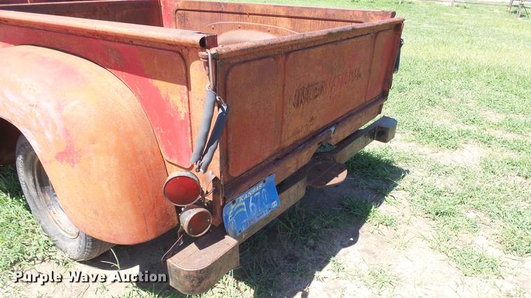 image for item DE7184 1952 International pickup truck