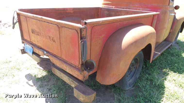 image for item DE7184 1952 International pickup truck