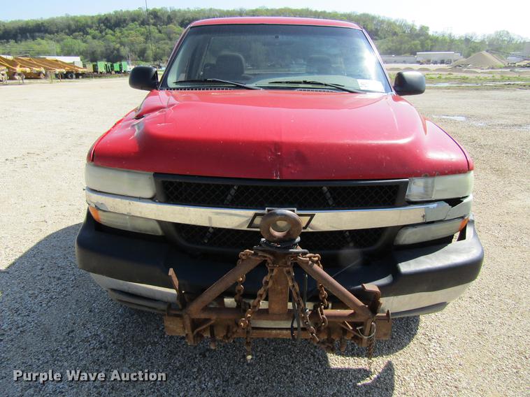 image for item DF3792 2002 Chevrolet Silverado 2500HD pickup truck