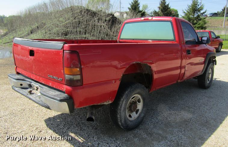 image for item DF3792 2002 Chevrolet Silverado 2500HD pickup truck