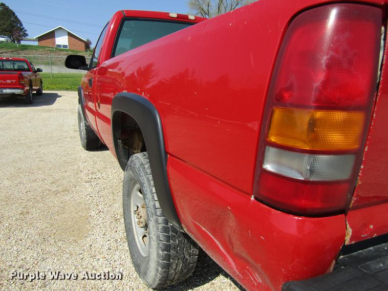 image for item DF3792 2002 Chevrolet Silverado 2500HD pickup truck