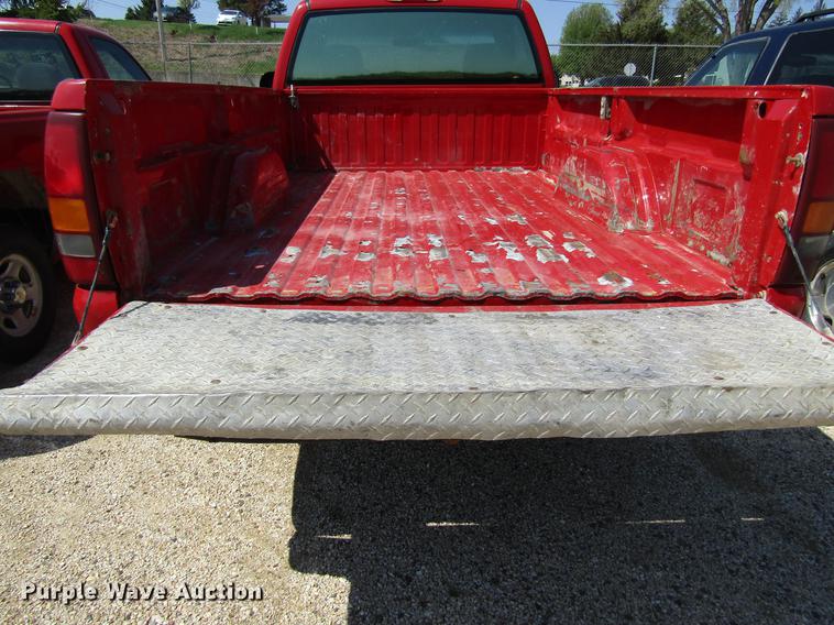 image for item DF3792 2002 Chevrolet Silverado 2500HD pickup truck